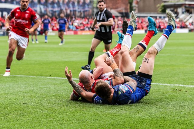 Sam Luckley of Hull KR goes over for a try during the Betfred Super League round 13 match Wakefield Trinity vs Hull KR at DIY Kitchens Stadium, Wakefield, United Kingdom on 06 June 2026

(Photo by Alfie Cosgrove/News Images)