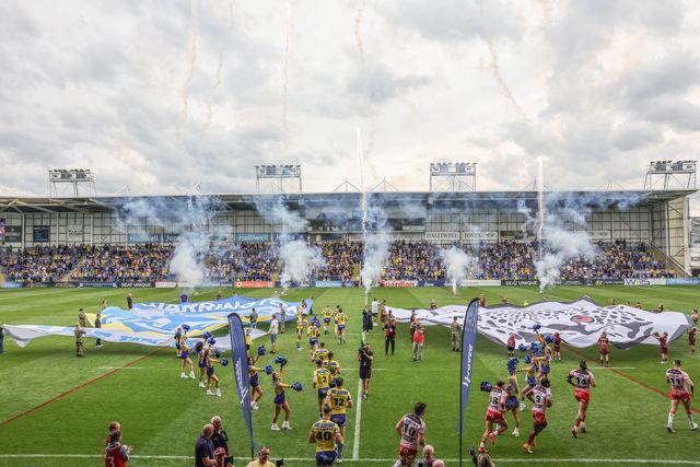 Teams walk out for kickoff during the Betfred Super League Round 25 match Warrington Wolves vs Leigh Leopards at Halliwell Jones Stadium, Warrington, United Kingdom, 6th September 2025

(Photo by Mark Cosgrove/News Images)