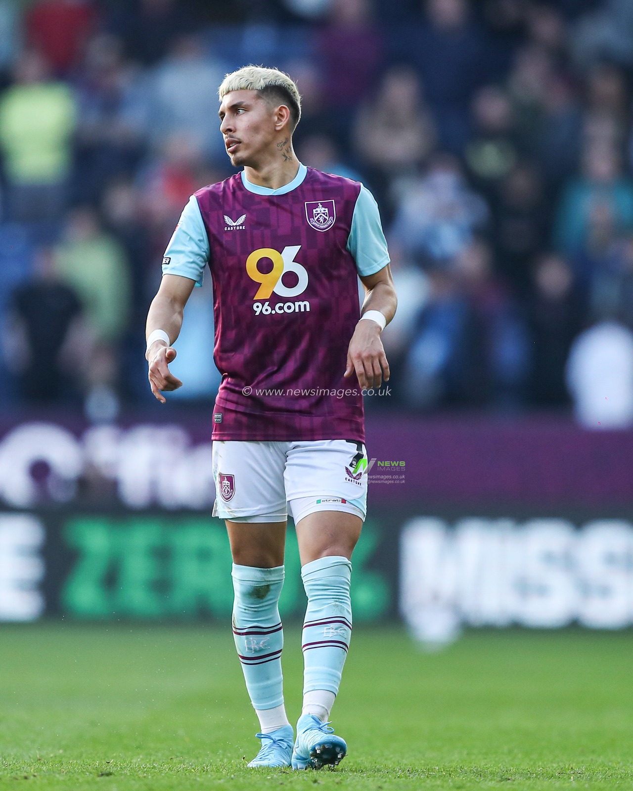 Jeremy Sarmiento of Burnley during the Sky Bet Championship match Burnley vs Luton Town at Turf Moor, Burnley, United Kingdom, 8th March 2025

(Photo by Jorge Horsted/News Images)