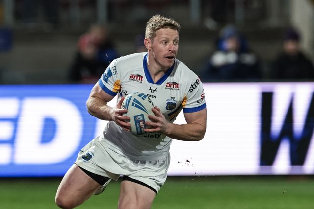 Lachie Miller of Leeds Rhinos with the ball during the Betfred Challenge Cup round 4 match Wakefield Trinity vs Leeds Rhinos at DIY Kitchens Stadium, Wakefield, United Kingdom on 13 March 2026

(Photo by Mark Cosgrove/News Images)