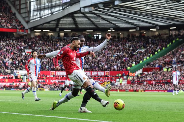 Matheus Cunha of Manchester United shoots on goal during the Premier League match Manchester United vs Crystal Palace at Old Trafford, Manchester, United Kingdom on 01 March 2026

(Photo by Mark Cosgrove/News Images)