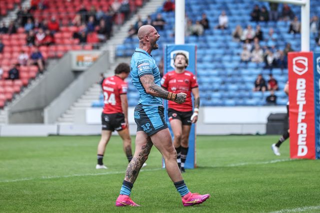 Zak Hardaker of Hull FC celebrates his try during the Betfred Super League round 15 match Salford Red Devils vs Hull FC at Salford Community Stadium, Eccles, United Kingdom, 22nd June 2025

(Photo by Alfie Cosgrove/News Images)