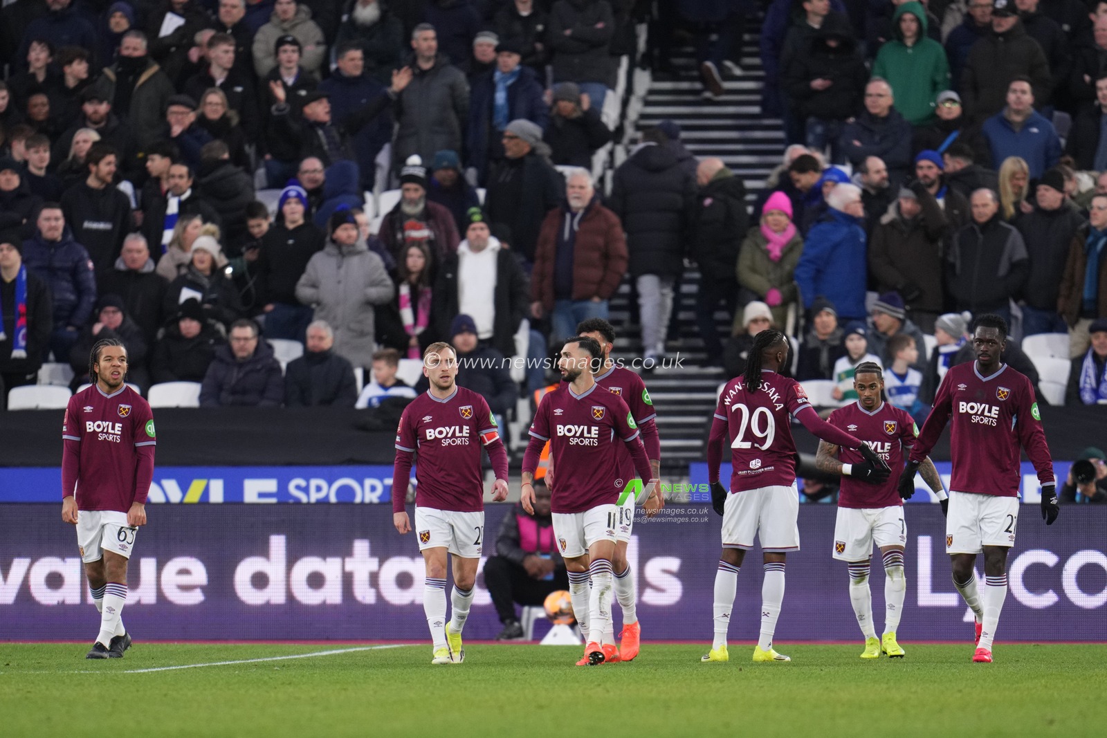 West Ham players celebrate 1-0 lead during the Emirates FA Cup Third Round match West Ham United vs Queens Park Rangers at London Stadium, London, United Kingdom, 11th January 2026

(Photo by Harvey Murphy/News Images)