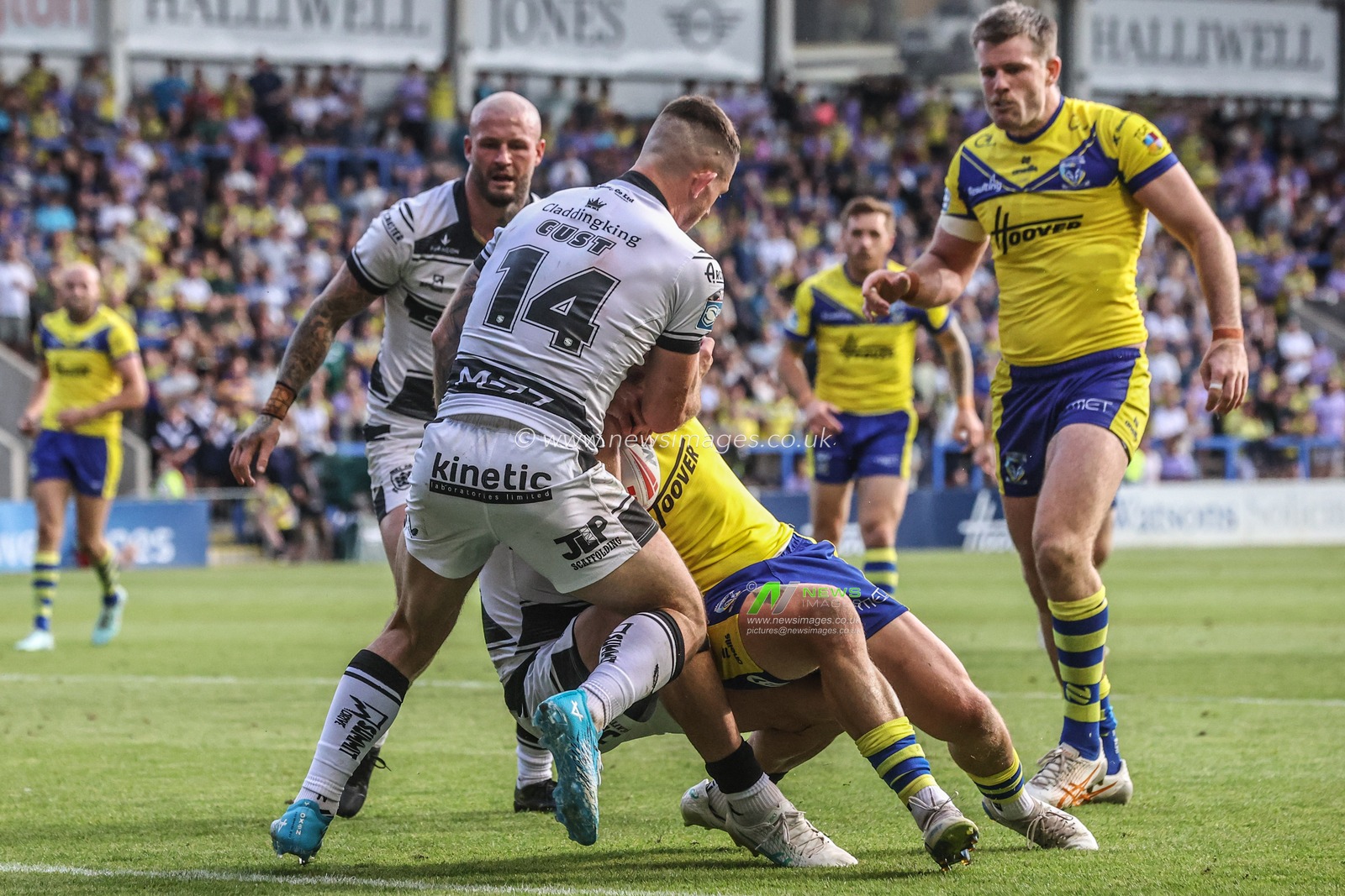 Sam Powell of Warrington Wolves goes over for a try during the Betfred Super League round 16 match Warrington Wolves vs Hull FC at Halliwell Jones Stadium, Warrington, United Kingdom, 28th June 2025

(Photo by Alfie Cosgrove/News Images)