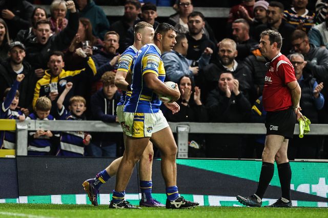 Ryan Hall of Leeds Rhinos celebrates his try during the Betfred Super League round 26 match Leeds Rhinos vs Catalans Dragons at Headingley Stadium, Leeds, United Kingdom, 11th September 2025

(Photo by Alfie Cosgrove/News Images)