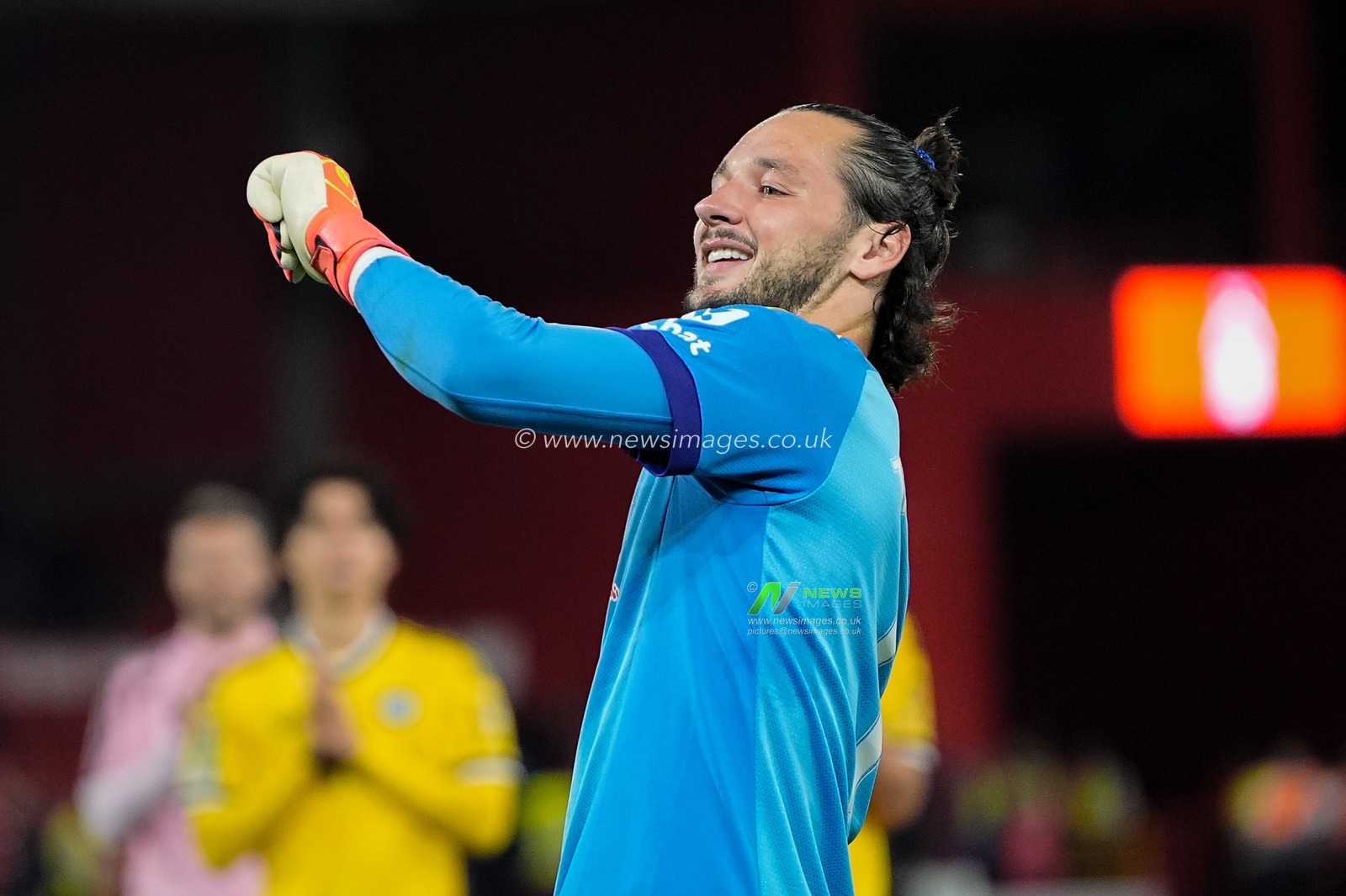 James Trafford of Leeds United applauds the fans after the final whistle  during the Carabao Cup round 2 match Nottingham Forest vs Leeds Rhinos at City Ground, Nottingham, United Kingdom on 25 August 2026

(Photo by Maynard Manyowa/News Images)