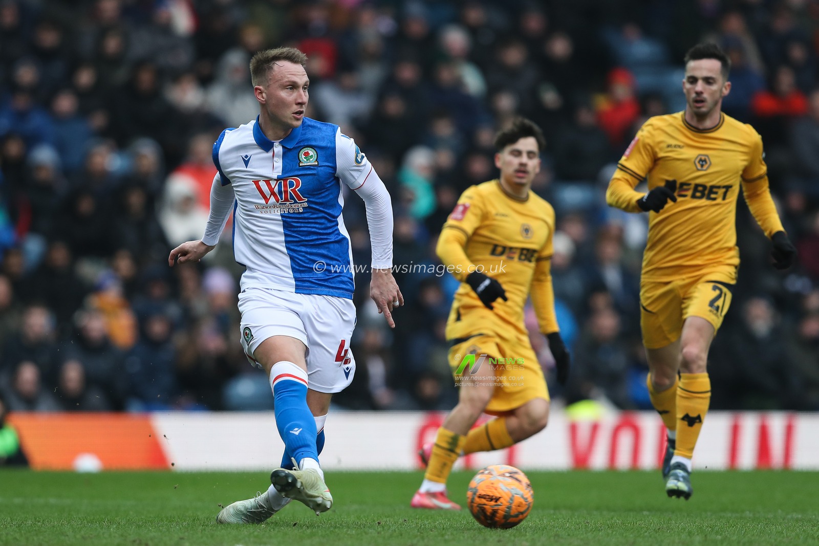 Cauley Woodrow of Blackburn Rovers passes the ball during the Emirates FA Cup Fourth Round Blackburn Rovers vs Wolverhampton Wanderers at Ewood Park, Blackburn, United Kingdom, 9th February 2025

(Photo by Gareth Evans/News Images)