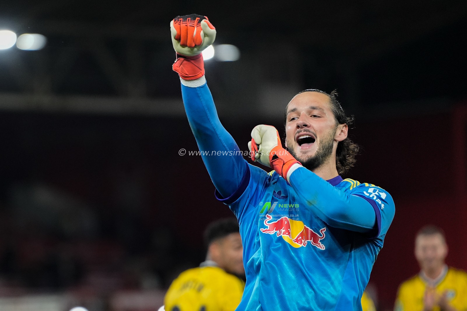 James Trafford of Leeds United applauds the fans after the final whistle  during the Carabao Cup round 2 match Nottingham Forest vs Leeds Rhinos at City Ground, Nottingham, United Kingdom on 25 August 2026

(Photo by Maynard Manyowa/News Images)