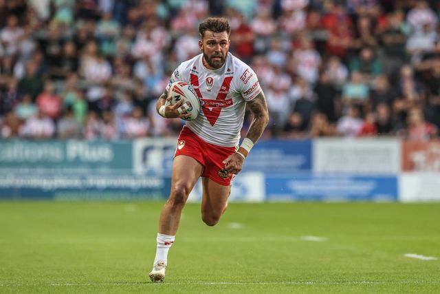 Kyle Feldt of St. Helens breaks with the ball during the Betfred Super League round 15 match St Helens vs Leeds Rhinos at Totally Wicked Stadium, St Helens, United Kingdom, 20th June 2025

(Photo by Alfie Cosgrove/News Images)