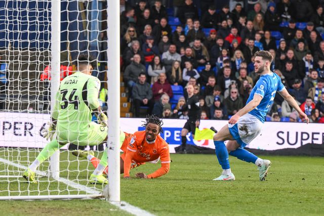 Niall Ennis of Blackpool heads on goal but is saved by Corey Addai of Stockport County during the Sky Bet League 1 match Stockport County vs Blackpool at Edgeley Park Stadium, Stockport, United Kingdom, 1st March 2025

(Photo by Craig Thomas/News Images)