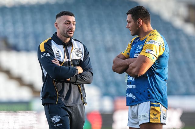 Jake Connor of Leeds Rhinos and Ryan Hall of Leeds Rhinos converse as they arrive during the Betfred Super League Round 25 match Huddersfield Giants vs Leeds Rhinos at Accu Stadium, Huddersfield, United Kingdom, 4th September 2025

(Photo by Mark Cosgrove/News Images)