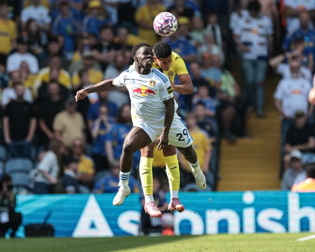Wilfried Gnonto of Leeds United and Santiago Mourino of Villarreal battle for the ball during the Pre-season friendly match Leeds United vs Villarreal at Elland Road, Leeds, United Kingdom, 2nd August 2025

(Photo by Mark Cosgrove/News Images)