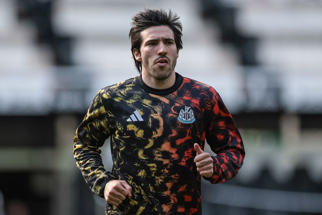 Sandro Tonali of Newcastle Untied in the pregame warmup session during the Premier League match Newcastle Untied vs Bournemouth at St. James's Park, Newcastle, United Kingdom on 18 April 2026

(Photo by Mark Cosgrove/News Images)