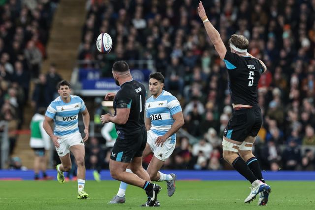 Simon Benitez Cruz of Argentina kicks up field during the Quilter Nations Series 2025 match England vs Argentina at Allianz Stadium, Twickenham, United Kingdom, 23rd November 2025

(Photo by Mark Cosgrove/News Images)

*** GER AUT SUI OUT ***