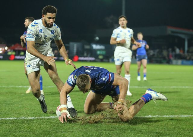 Mike McMeeken of Wakefield Trinity goes over for a try but it is ruled out during the Betfred Super League Round 1 match Wakefield Trinity vs Toulouse Olympique at DIY Kitchens Stadium, Wakefield, United Kingdom on 14 February 2026

(Photo by Richard Bierton/News Images)