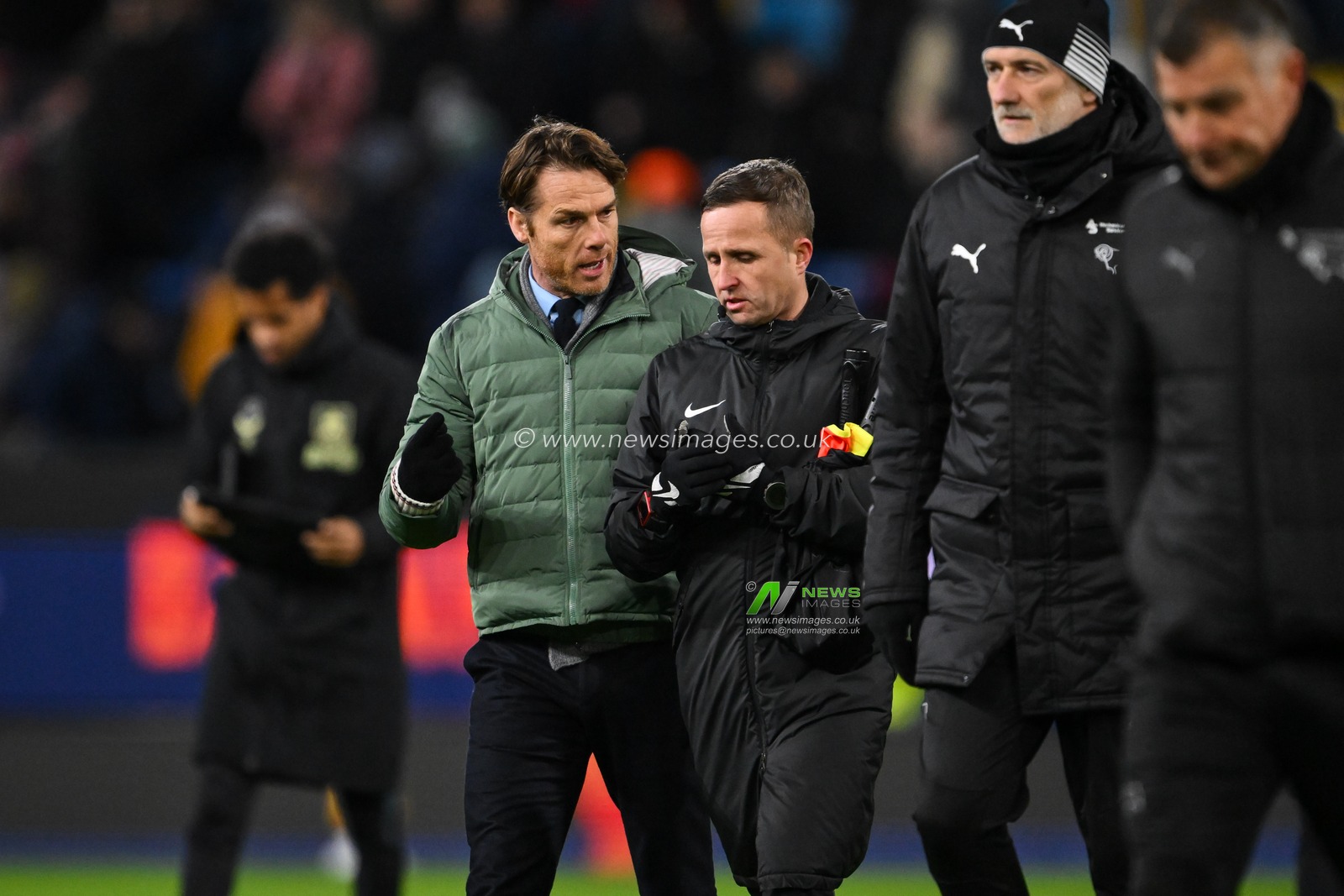 Scott Parker Manager of Burnley speaks the the fourth official as the leave the field for half time during the Sky Bet Championship match Burnley vs Derby County at Turf Moor, Burnley, United Kingdom, 10th December 2024

(Photo by Craig Thomas/News Images)