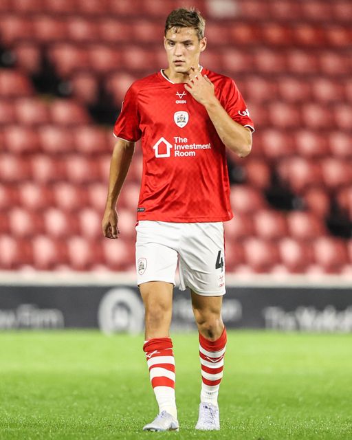 Sam Gale of Barnsley during the Carabao Cup round 2 match Barnsley vs Crewe Alexandra at Oakwell, Barnsley, United Kingdom on 25 August 2026

(Photo by Alfie Cosgrove/News Images)
