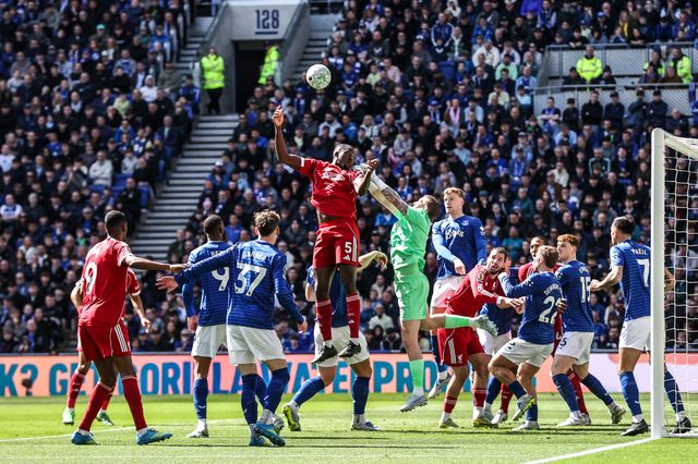 Everton goalkeeper Jordan Pickford punches the ball clear during the Premier League match Everton vs Liverpool at Hill Dickinson Stadium, Liverpool, United Kingdom on 19 April 2026

(Photo by Alfie Cosgrove/News Images)