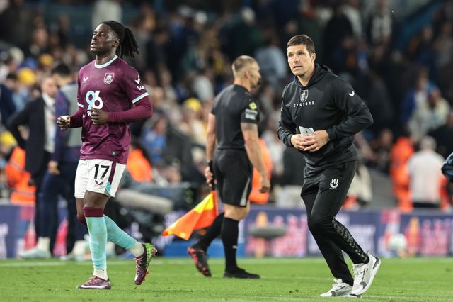 Mike Jackson caretaker manager of Burnley dashes onto the field of play as the halftime whistle blows to rush his players off during the Premier League match Leeds United vs Burnley at Elland Road, Leeds, United Kingdom on 01 May 2026

(Photo by Mark Cosgrove/News Images)
