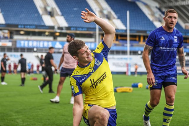 Jake Thewlis of Warrington Wolves in the pregame warmup session during the Betfred Super League Round 23 match Huddersfield Giants vs Warrington Wolves at Accu Stadium, Huddersfield, United Kingdom, 24th August 2025

(Photo by Alfie Cosgrove/News Images)