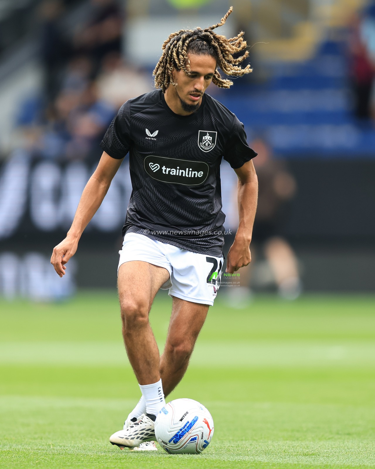Hannibal Mejbri of Burnley warms up ahead of the Sky Bet Championship match Burnley vs West Ham United at Turf Moor, Burnley, United Kingdom on 16 August 2026

(Photo by Jorge Horsted/News Images)
