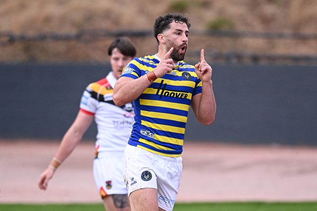 Toby King of Warrington Wolves celebrates scoring his team's third try during the Betfred Super League round 22 match Bradford Bulls vs Warrington Wolves at Odsal Stadium, Bradford, United Kingdom on 08 August 2026

(Photo by Ben Roberts/News Images)