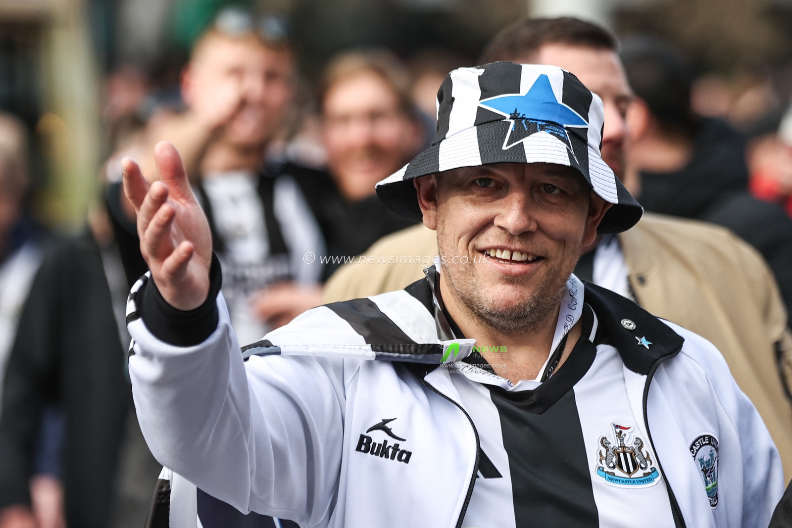 Newcastle fans arrive ahead of the Carabao Cup Final match Liverpool vs Newcastle United at Wembley Stadium , London, United Kingdom, 16th March 2025

(Photo by Alfie Cosgrove/News Images)