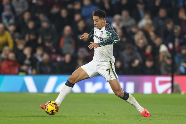 Jobe Bellingham of Sunderland breaks with the ball during the Sky Bet Championship match Burnley vs Sunderland at Turf Moor, Burnley, United Kingdom, 17th January 2025

(Photo by Alfie Cosgrove/News Images)