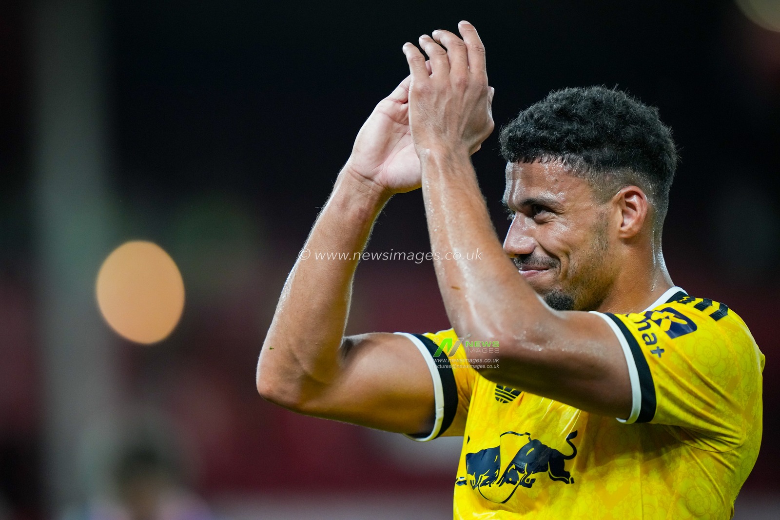 James Justin of Leeds United applauds the fans after the final whistle  during the Carabao Cup round 2 match Nottingham Forest vs Leeds Rhinos at City Ground, Nottingham, United Kingdom on 25 August 2026

(Photo by Maynard Manyowa/News Images)