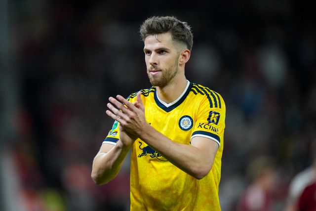 Anton Stach of Leeds United applauds the fans while going to take a corner kick during the Carabao Cup round 2 match Nottingham Forest vs Leeds Rhinos at City Ground, Nottingham, United Kingdom on 25 August 2026

(Photo by Maynard Manyowa/News Images)