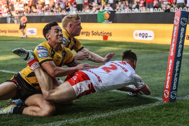 Tom Davies of Hull KR goes over for a try however it is ruled out by video review during the Betfred Super League round 15 match Castleford Tigers vs Hull KR at The Mend-A-Hose Jungle, Castleford, United Kingdom, 19th June 2025

(Photo by Alfie Cosgrove/News Images)