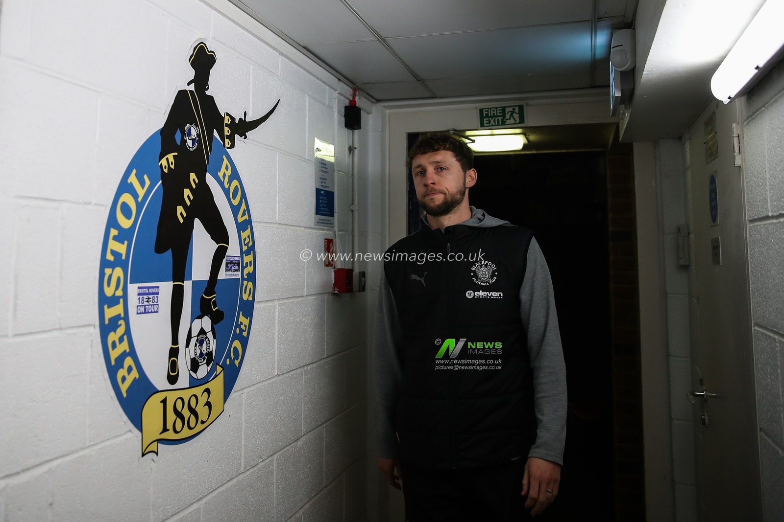 Matthew Pennington of Blackpool arrives ahead of the Sky Bet League 1 match Bristol Rovers vs Blackpool at Memorial Stadium, Bristol, United Kingdom, 26th November 2024

(Photo by Gareth Evans/News Images)