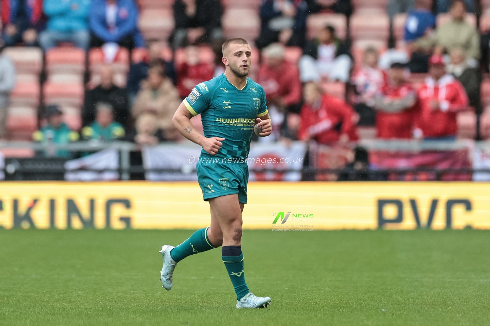 Mikey Lewis of Hull KR is sin binned during the Betfred Super League round 11 match Leigh Leopards vs Hull KR at Leigh Sports Village, Leigh, United Kingdom on 16 May 2026

(Photo by Mark Cosgrove/News Images)