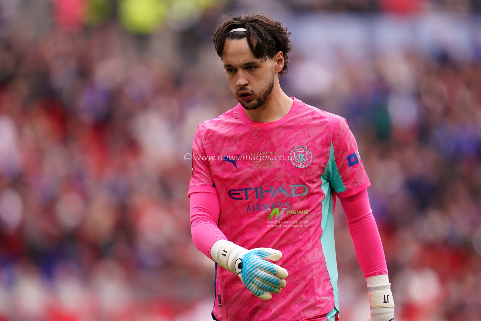 Manchester City goalkeeper James Trafford during the Emirates FA Cup Final match Chelsea vs Manchester City at Wembley Stadium, London, United Kingdom on 16 May 2026

(Photo by Harvey Murphy/News Images)