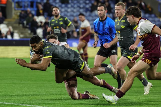 Kallum Watkins of Leeds Rhinos goes over but its ruled out during the Betfred Super League round 8 match Huddersfield Giants vs Leeds Rhinos at Accu Stadium, Huddersfield, United Kingdom on 17 April 2026

(Photo by Mark Cosgrove/News Images)