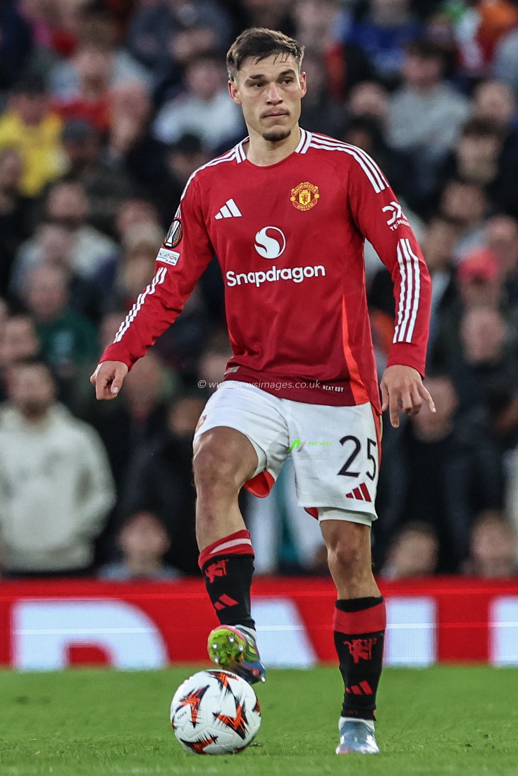 Manuel Ugarte of Manchester United during the UEFA Europa League Semi-final match Manchester United vs Athletic Bilbao at Old Trafford, Manchester, United Kingdom, 8th May 2025

(Photo by Mark Cosgrove/News Images)