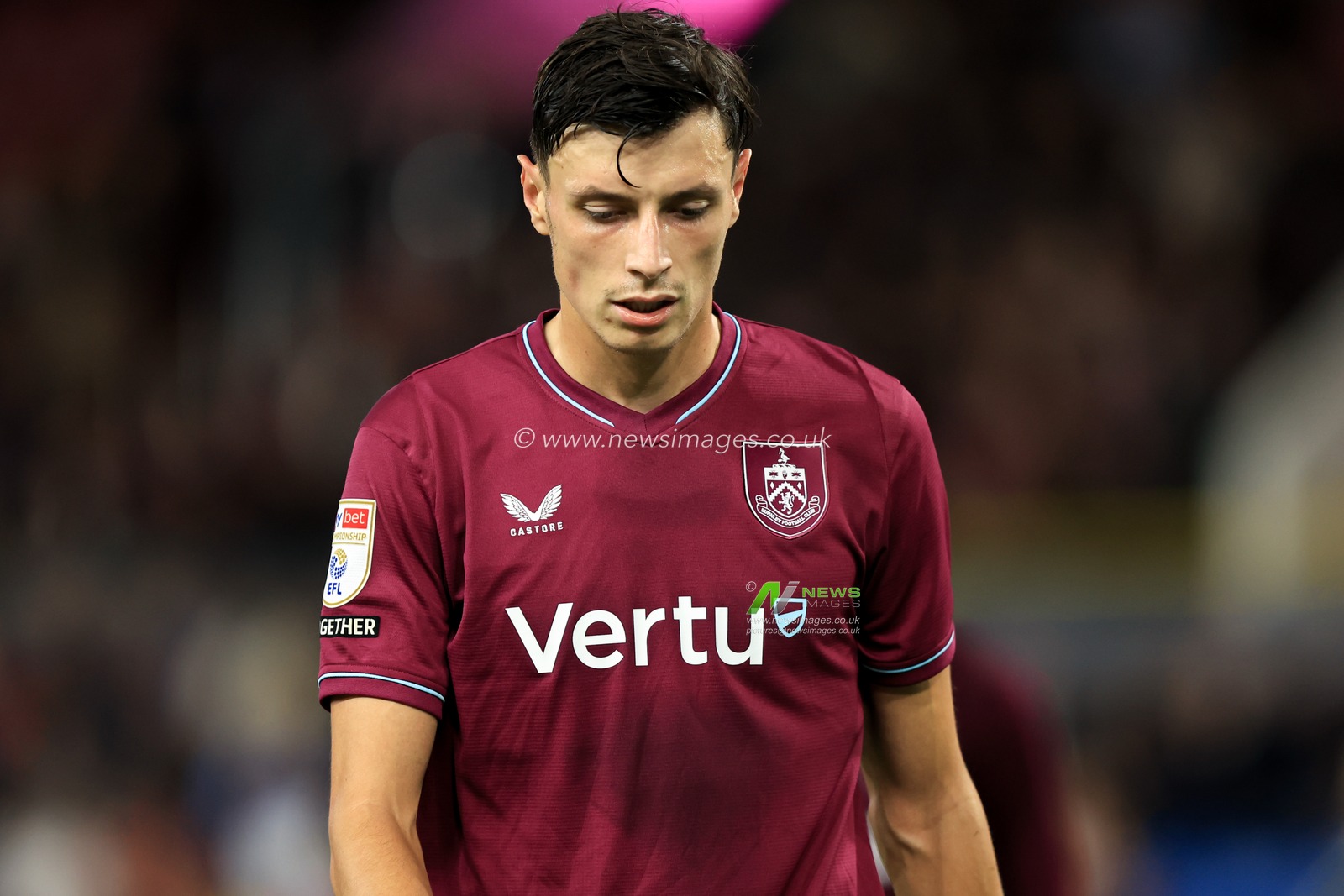 Anel Ahmedhodzic of Burnley during the Sky Bet Championship match Burnley vs Middlesbrough at Turf Moor, Burnley, United Kingdom on 02 September 2026

(Photo by Jorge Horsted/News Images)