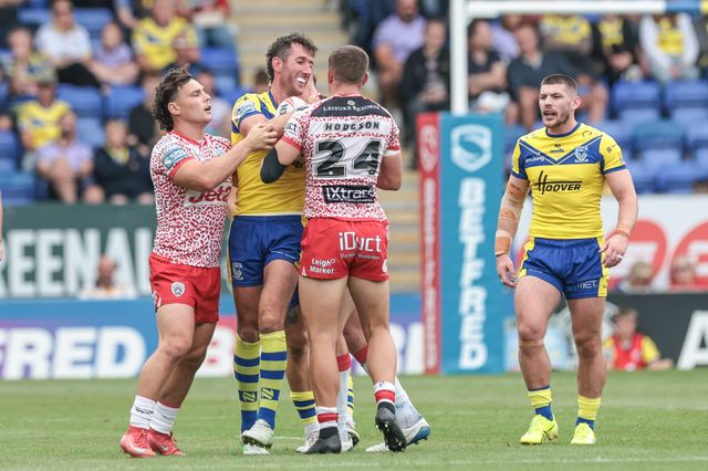 Stefan Ratchford of Warrington Wolves is tackled by Lachlan Lam of Leigh Leopards and Bailey Hodgson of Leigh Leopards during the Betfred Super League Round 25 match Warrington Wolves vs Leigh Leopards at Halliwell Jones Stadium, Warrington, United Kingdom, 6th September 2025

(Photo by Mark Cosgrove/News Images)
