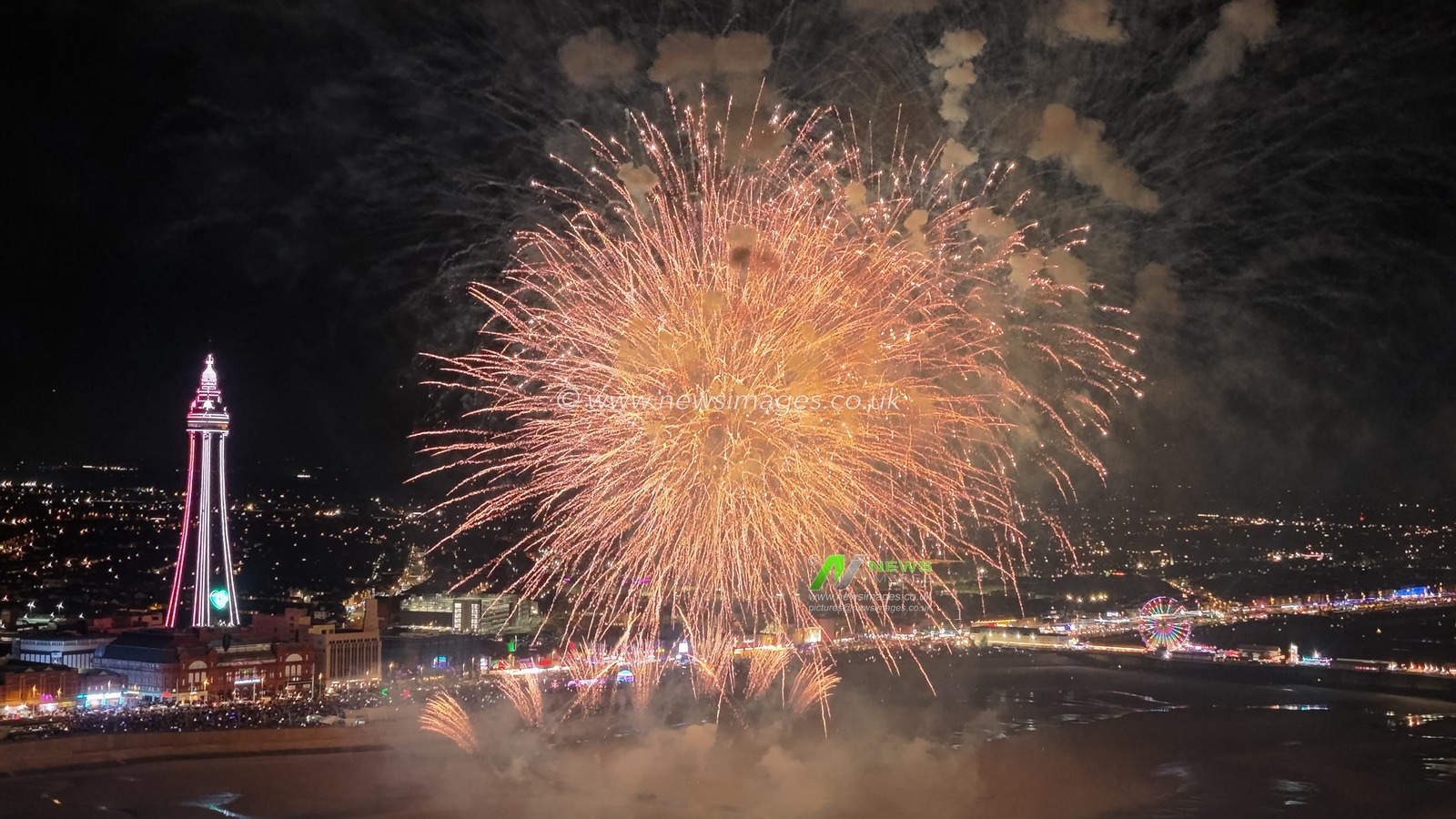 Thousands of people line the sea front as Amir Morani Fireworks, India show their display during the World Fireworks Championship Blackpool 2025 at Blackpool sea front, Blackpool, United Kingdom, 26th September 2025

(Photo by Mark Cosgrove/News Images)