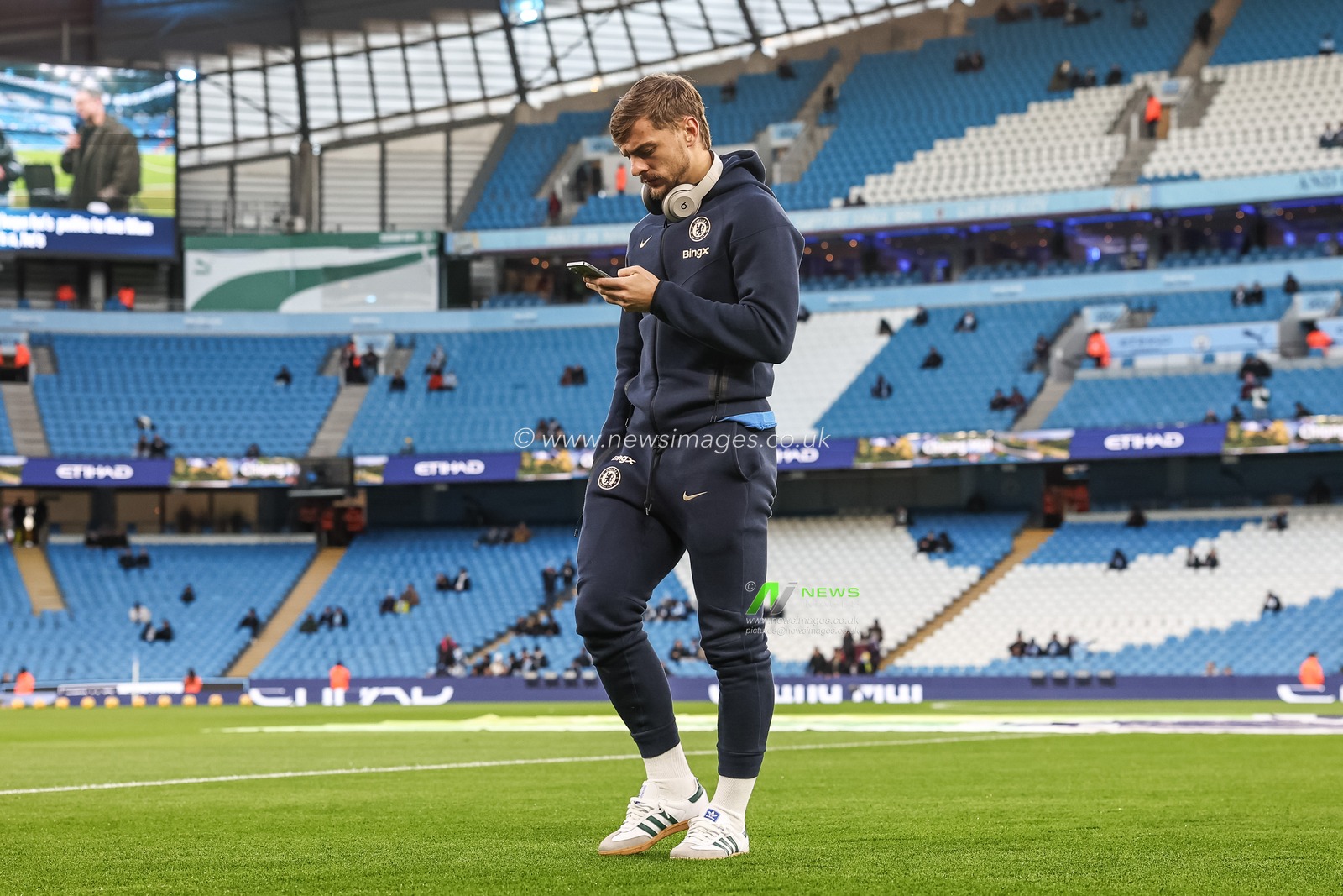 Kiernan Dewsbury-Hall of Chelsea arrives during the Premier League match Manchester City vs Chelsea at Etihad Stadium, Manchester, United Kingdom, 25th January 2025

(Photo by Mark Cosgrove/News Images)