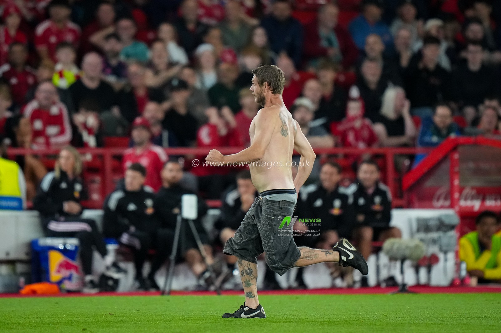 A fan enters the field of play and is tackled and ejected by security during the Carabao Cup round 2 match Nottingham Forest vs Leeds Rhinos at City Ground, Nottingham, United Kingdom on 25 August 2026

(Photo by Maynard Manyowa/News Images)