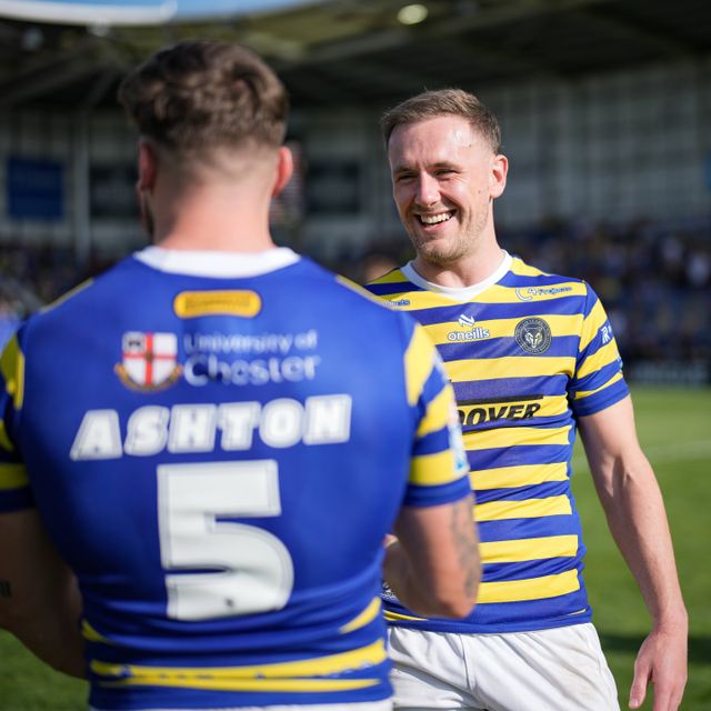 Warrington players applaud he fans and celebrate the team win at full time during the Betfred Super League round 24 match Warrington Wolves vs Huddersfield Giants at The Halliwell Jones Stadium, Warrington, United Kingdom on 23 August 2026

(Photo by Maynard Manyowa/News Images)