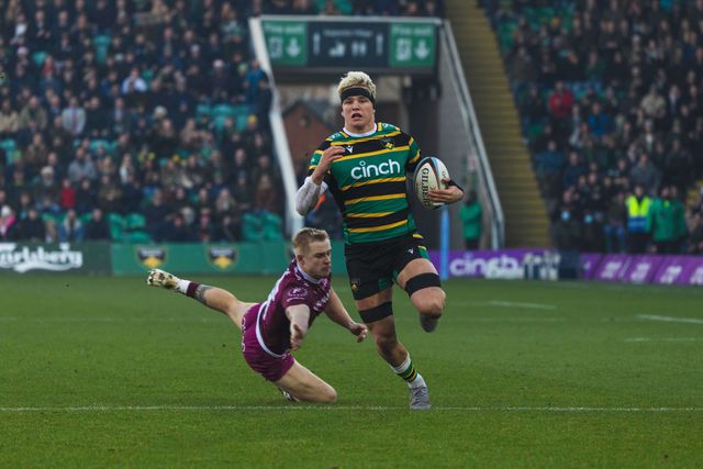 Henry Pollock of Northampton Saints scores the opening try during the Gallagher Premiership match Northampton Saints vs Sale Sharks at Cinch Stadium at Franklin's Gardens, Northampton, United Kingdom, 20th December 2025

(Photo by Craig Evans/News Images)

*** GER AUT SUI OUT ***