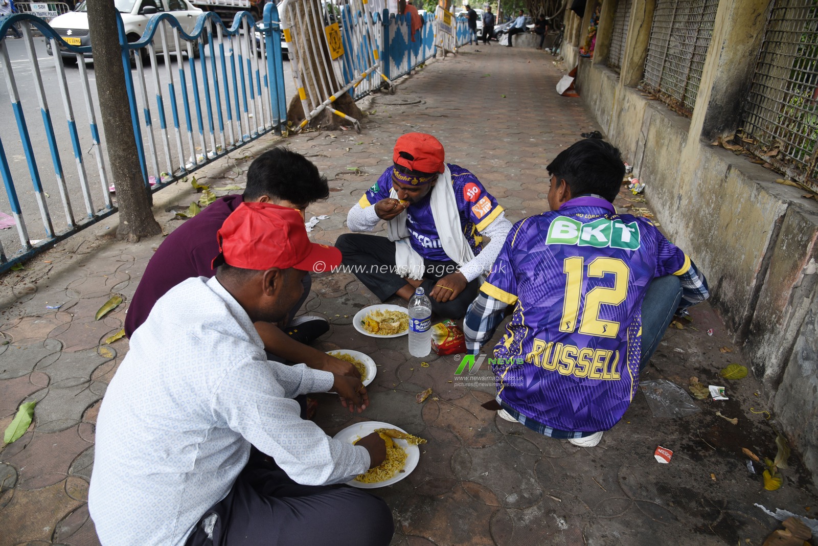 Cricket Lovers having a his lunch on the street side footpath befor entry the stadium during the Indian Premier League cricket match between Kolkata Knight Riders and Lucknow Super Giants at Eden Gardens in Kolkata, India, Tuesday, April 8, 2025. Photo by Debajyoti Chakraborty.(Photo: Debajyoti Chakraborty/News Images)
