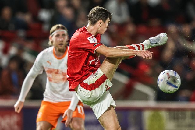 Arley Kay of Barnsley controls the ball during the Sky Bet League One match Barnsley vs Blackpool at Oakwell, Barnsley, United Kingdom on 02 September 2026

(Photo by Alfie Cosgrove/News Images)