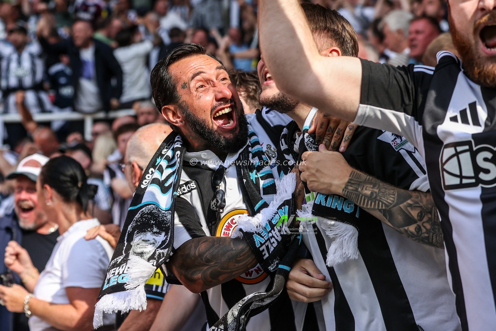 Newcastle United fans celebrate as Anthony Elanga of Newcastle United scores to make it 1-0 during the Premier League match Newcastle Untied vs Liverpool at St. James's Park, Newcastle, United Kingdom on 23 August 2026

(Photo by Alfie Cosgrove/News Images)