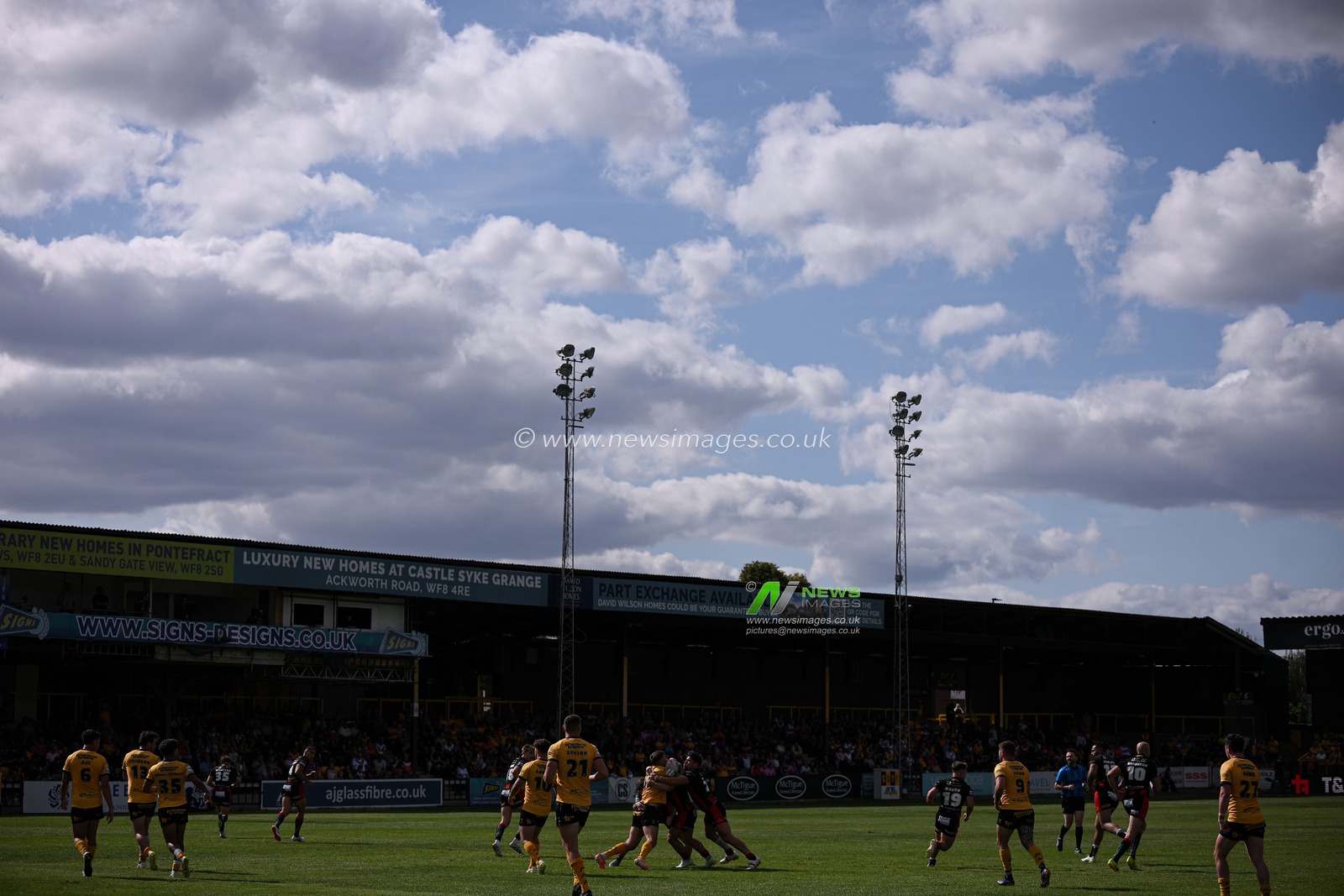 General view inside the stadium during the Betfred Super League round 21 match Castleford Tigers vs Warrington Wolves at OneBore Stadium, Castleford, Untied Kingdom on 01 August 2026

(Photo by Ben Roberts/News Images)
