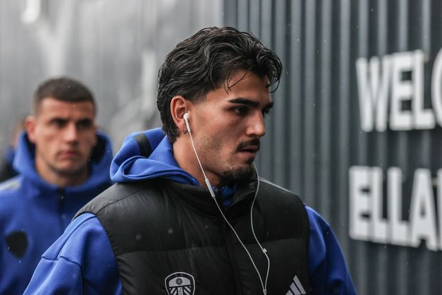 Pascal Struijk of Leeds United arrives during the Premier League match Leeds United vs Aston Villa at Elland Road, Leeds, United Kingdom, 23rd November 2025

(Photo by Alfie Cosgrove/News Images)

*** GER AUT SUI OUT ***