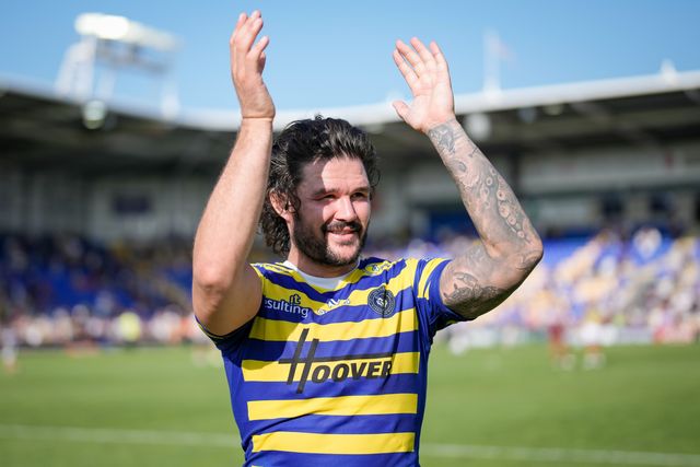 Warrington players applaud he fans and celebrate the team win at full time during the Betfred Super League round 24 match Warrington Wolves vs Huddersfield Giants at The Halliwell Jones Stadium, Warrington, United Kingdom on 23 August 2026

(Photo by Maynard Manyowa/News Images)