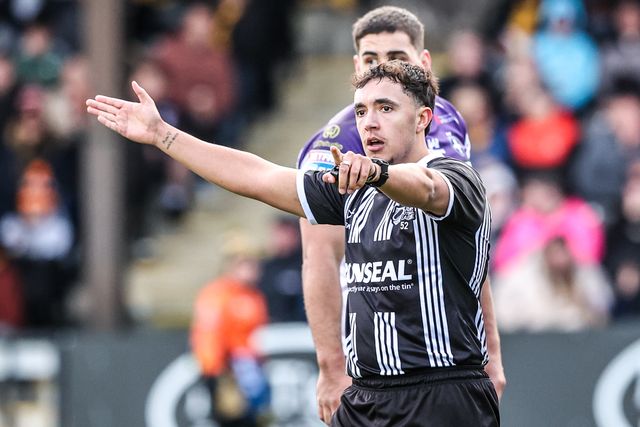 Referee Liam Rush gives instructions during the Betfred Super League round 7 match Castleford Tigers vs Wakefield Trinity at OneBore Stadium, Castleford, Untied Kingdom on 05 April 2026

(Photo by Alfie Cosgrove/News Images)